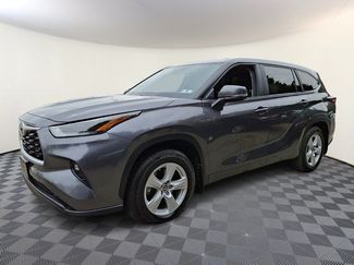 Used 2024 Toyota Highlander LE AWD/4WD video 3
