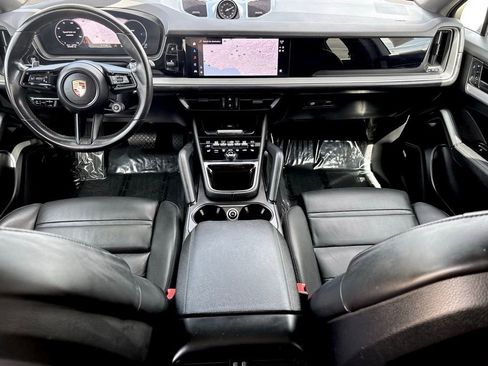 Used 2024 Porsche Cayenne Coupe image 13