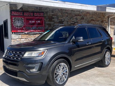 Used 2017 Ford Explorer Limited FWD image 2