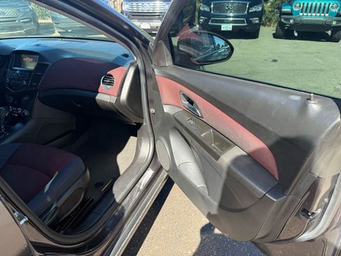 Used 2014 Chevrolet Cruze LT image 23