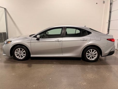 Used 2025 Toyota Camry LE FWD image 8