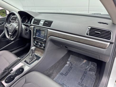 Used 2016 Volkswagen Passat 1.8T SE FWD image 14