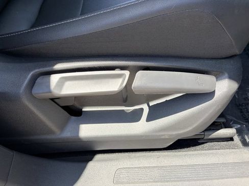 Used 2018 Volkswagen Tiguan SEL FWD image 12