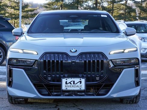 Used 2023 BMW 760i xDrive w/ Parking Assistance Package image 16