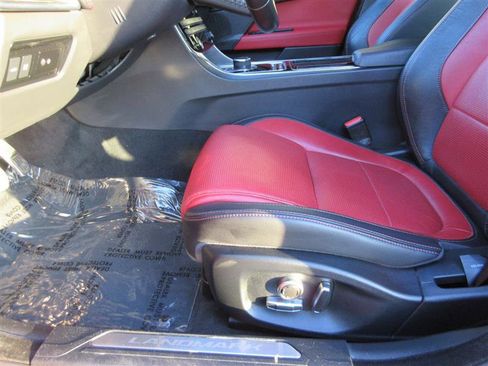 Used 2019 Jaguar XE Landmark Edition image 22