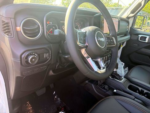 New 2026 Jeep Wrangler Unlimited Sahara AWD/4WD image 10