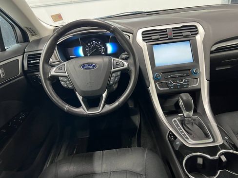 Used 2016 Ford Fusion SE FWD image 8
