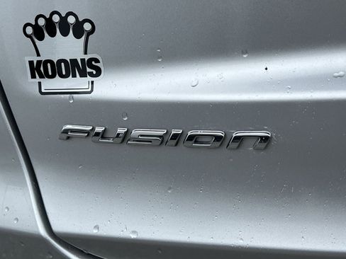 Used 2019 Ford Fusion SE FWD image 16
