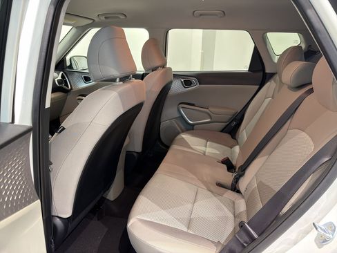 Used 2025 Kia Soul LX FWD image 18