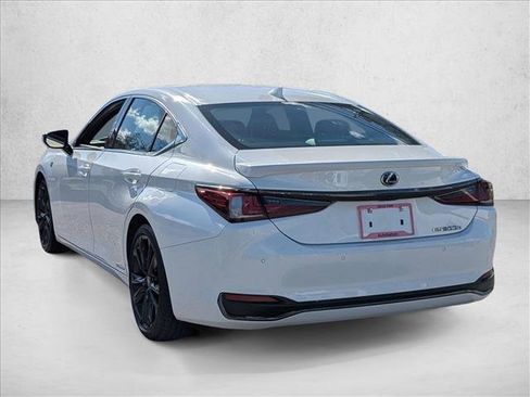 Used 2022 Lexus ES 300h F Sport image 7