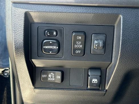 Used 2017 Toyota Tundra SR5 RWD image 25
