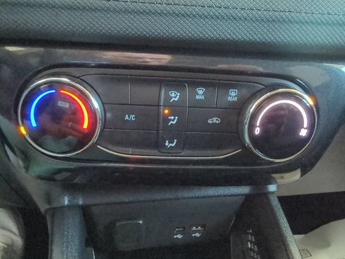Used 2025 Chevrolet TrailBlazer LT AWD/4WD image 14