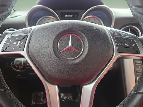 Used 2014 Mercedes-Benz SLK 250 image 30