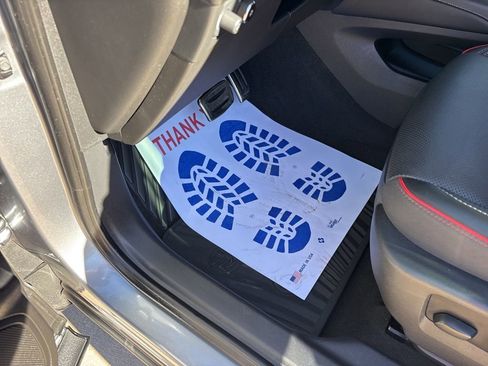 Used 2022 Buick Envision Essence w/ Technology Package I image 16