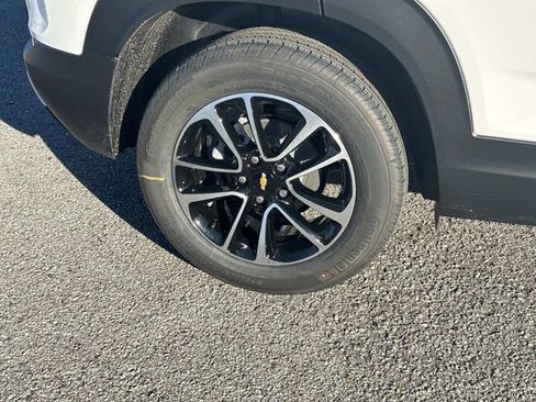 New 2026 Chevrolet TrailBlazer LT w/ Convenience Package FWD image 11