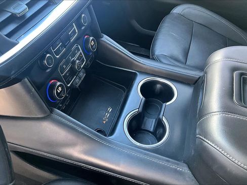 Used 2022 Chevrolet Suburban LT image 16