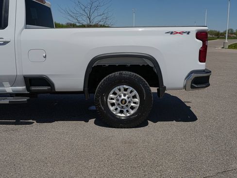 Used 2025 Chevrolet Silverado 2500 LT w/ Convenience Package AWD/4WD image 12