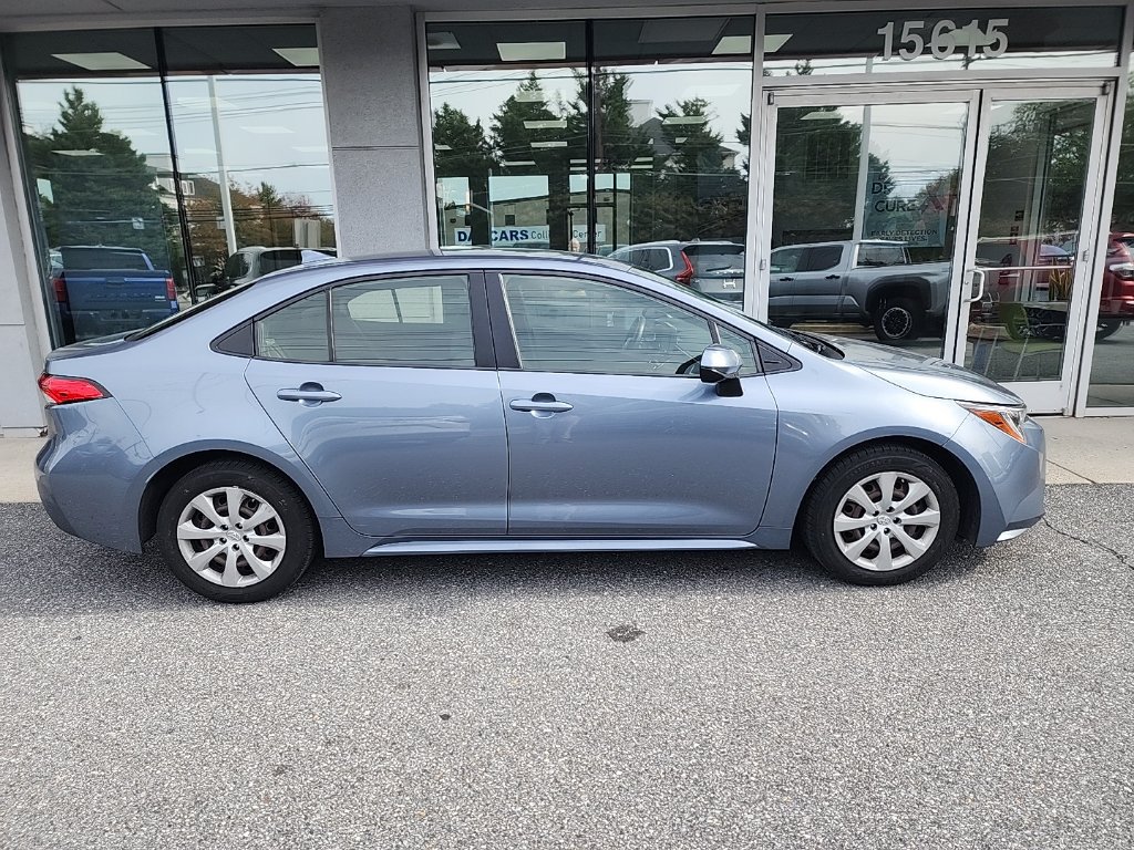 Used 2022 Toyota Corolla LE FWD image 5