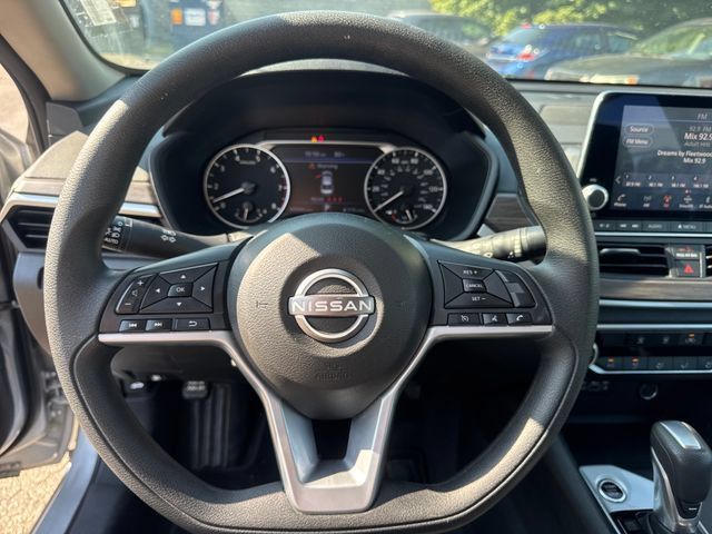 Used 2025 Nissan Altima 2.5 SV FWD image 18
