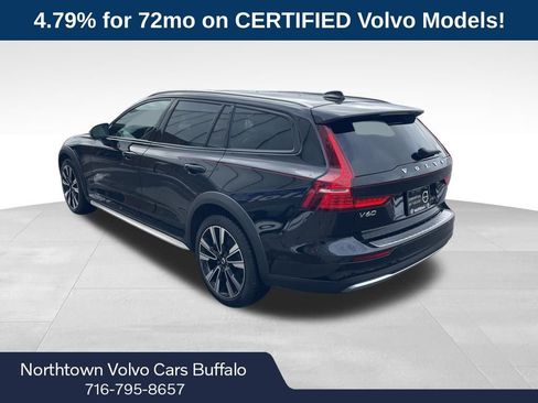 Certified 2025 Volvo V60 B5 Cross Country Ultra image 3