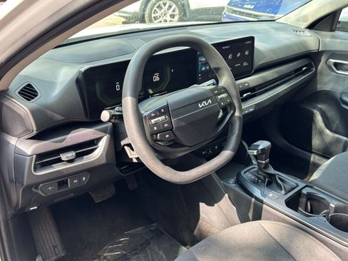 Used 2025 Kia K4 FWD image 33