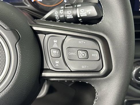 Used 2025 Jeep Wrangler Unlimited Rubicon image 23