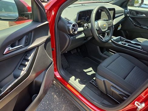 New 2026 Chevrolet Equinox LT w/ Safety and Technology Package FWD image 9