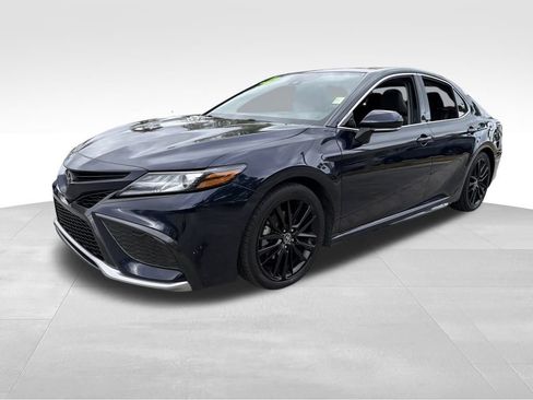 Used 2022 Toyota Camry XSE image 3