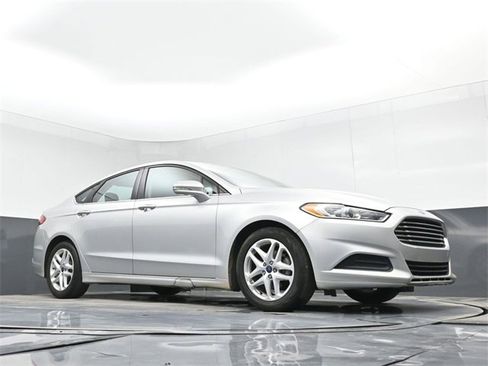 Used 2016 Ford Fusion SE image 41