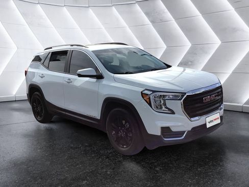 Used 2024 GMC Terrain SLE w/ Driver Convenience Package image 1