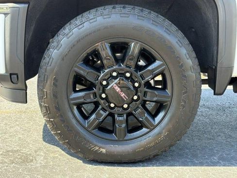 Used 2024 GMC Sierra 2500 AT4 w/ AT4 Premium Plus Package AWD/4WD image 9