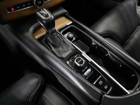 Used 2016 Volvo XC90 T6 Inscription w/ Vision Package image 32