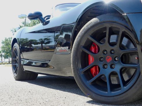 Used 2004 Dodge Viper SRT-10 image 92