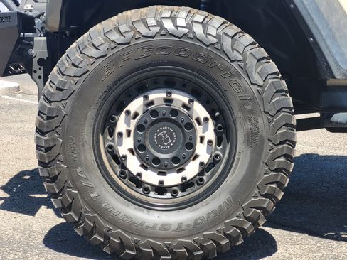 Used 2022 Jeep Wrangler Unlimited Rubicon AWD/4WD image 11