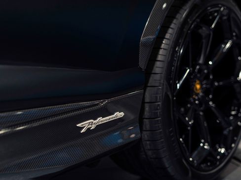 Used 2023 Lamborghini Urus Performante AWD/4WD image 51