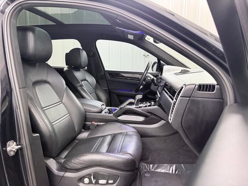 Used 2019 Porsche Cayenne S AWD/4WD image 40