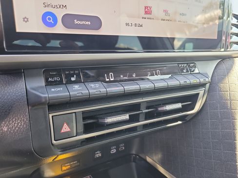 Used 2025 Toyota Camry XLE FWD image 23