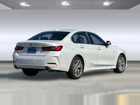 Used 2025 BMW 330i xDrive Sedan w/ Convenience Package image 8