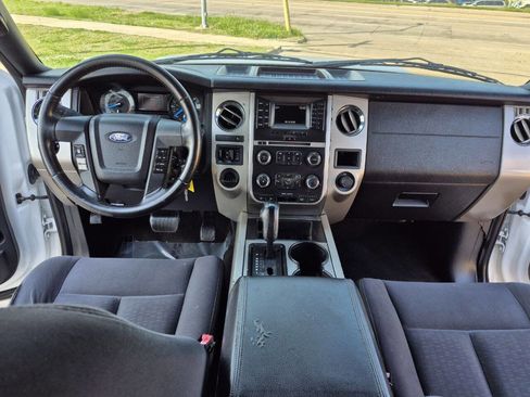 Used 2015 Ford Expedition XLT image 21