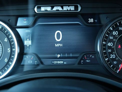 Used 2025 RAM 1500 Laramie w/ Sport Appearance Package AWD/4WD image 4