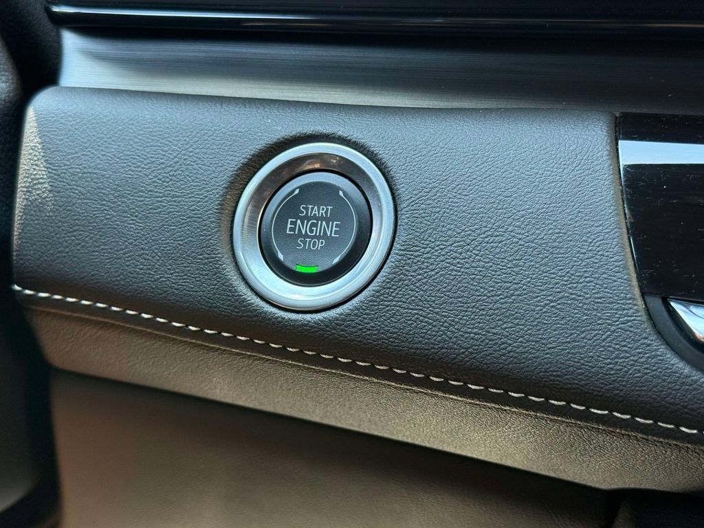 Certified 2024 Cadillac Escalade Luxury AWD/4WD image 28