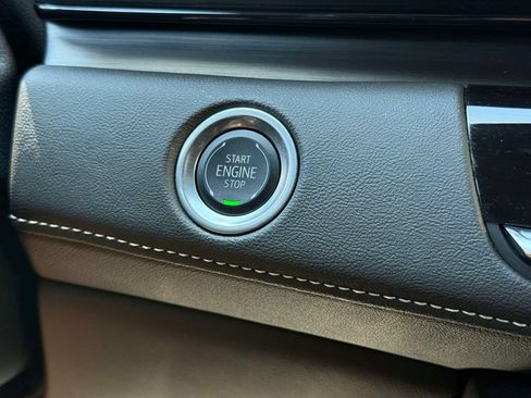 Used 2024 Cadillac Escalade Luxury AWD/4WD image 28