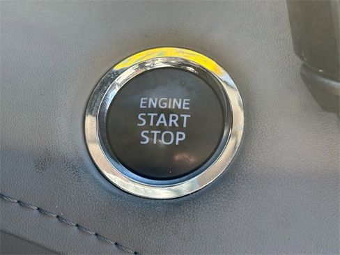 Used 2022 Toyota Highlander Limited image 16