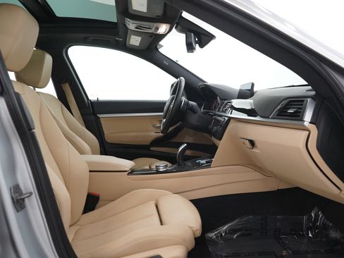 Used 2018 BMW 330i Gran Turismo xDrive AWD/4WD image 13