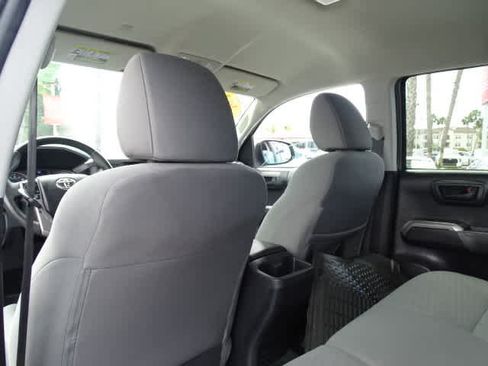Certified 2022 Toyota Tacoma SR5 AWD/4WD image 22