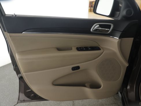 Used 2019 Jeep Grand Cherokee Limited image 7