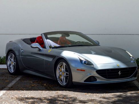 Used 2015 Ferrari California T RWD image 28
