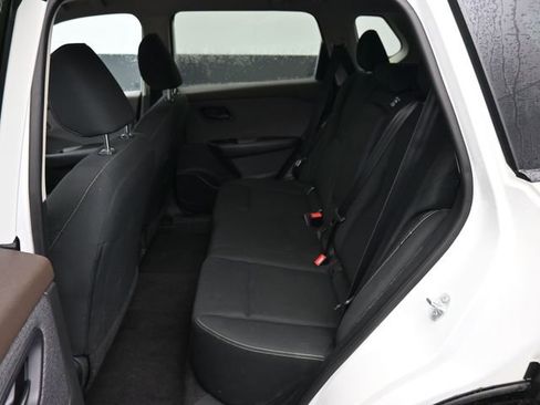 Used 2023 Nissan Rogue S image 7