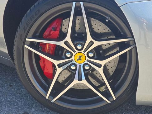 Used 2017 Ferrari California T RWD image 8