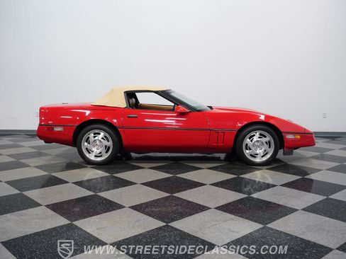 Used 1990 Chevrolet Corvette Convertible RWD image 16